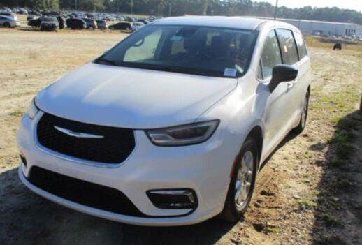 Used 2024 Chrysler Pacifica Touring-L FWD image 1