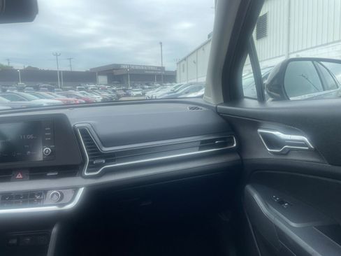 Used 2025 Kia Sportage LX FWD image 34