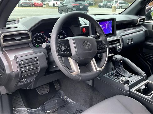 Used 2025 Toyota Tacoma TRD Off-Road image 17