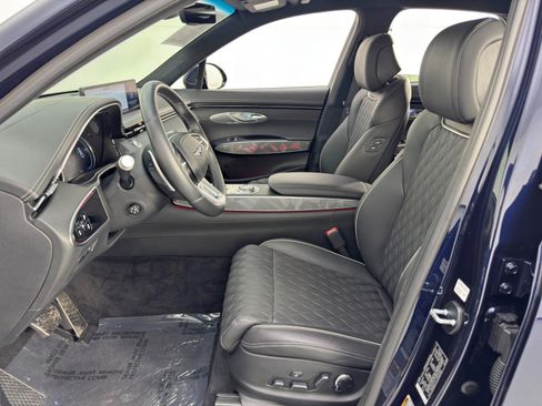 Used 2025 Genesis GV70 3.5T Sport w/ Sport Advanced Package image 17