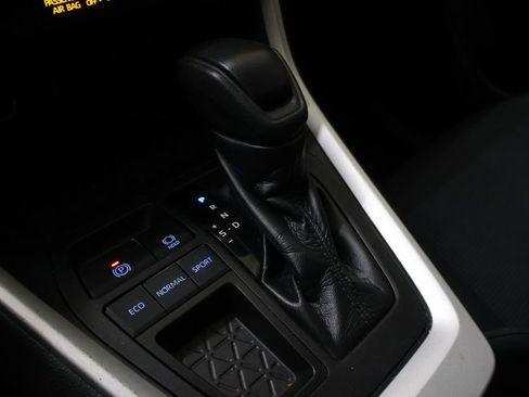 Used 2020 Toyota RAV4 LE FWD image 26