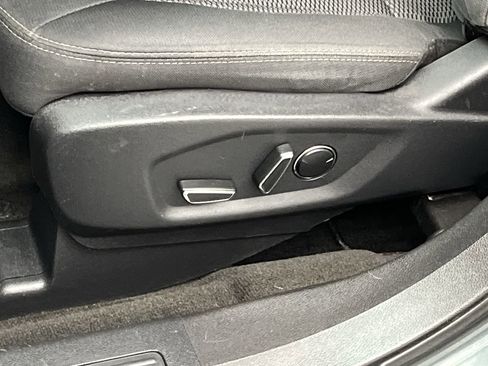 Used 2016 Ford Explorer XLT image 10