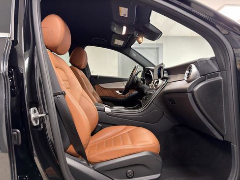 Used 2022 Mercedes-Benz GLC 300 4MATIC w/ AMG Line image 9
