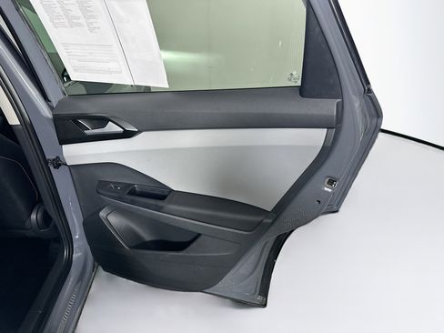 Used 2023 Volkswagen Taos SE w/ Panoramic Sunroof Package image 30