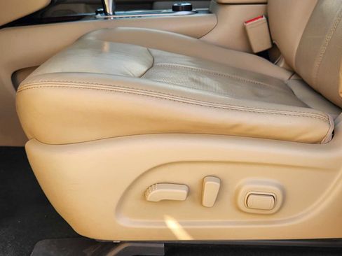 Used 2020 Nissan Pathfinder Platinum image 24