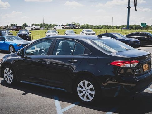 Used 2021 Toyota Corolla LE FWD image 7