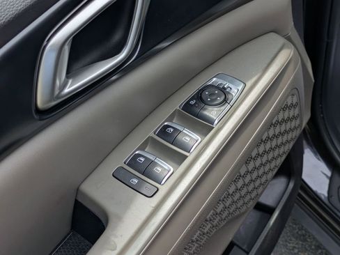 Used 2025 Kia Carnival image 13