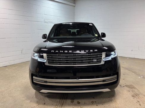 Used 2025 Land Rover Range Rover Long Wheelbase SE image 3