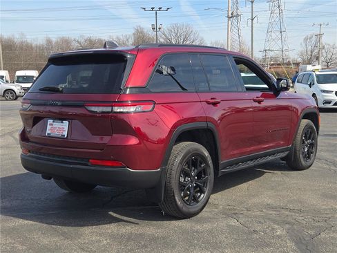 Used 2024 Jeep Grand Cherokee Altitude AWD/4WD image 13