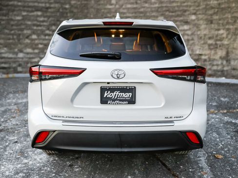 Certified 2023 Toyota Highlander XLE image 9