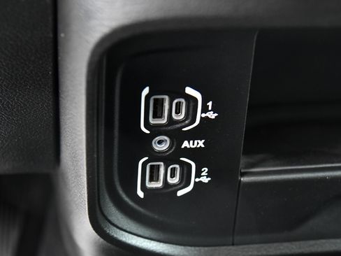 Used 2024 RAM 2500 Laramie image 32