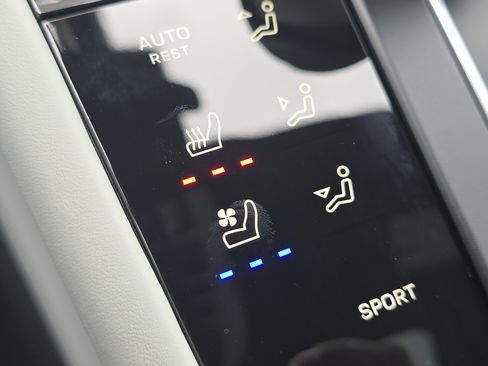 New 2026 Porsche Macan image 25