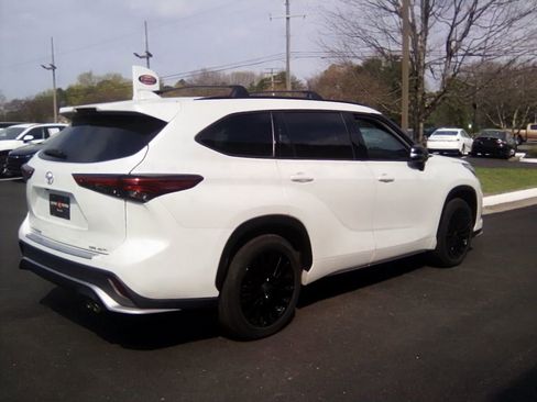 Used 2023 Toyota Highlander XSE image 8