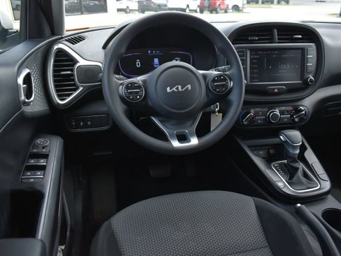 Used 2023 Kia Soul LX FWD image 16