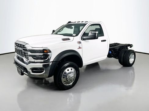 New 2026 RAM 5500 Tradesman w/ Chrome Appearance Group AWD/4WD image 3
