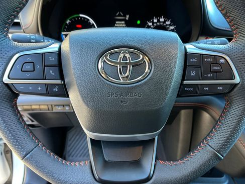 Used 2024 Toyota Sienna XSE image 14