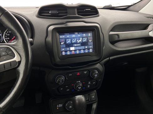 Used 2018 Jeep Renegade Latitude w/ Cold Weather Group image 22