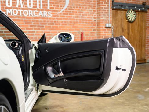 Used 2014 Ferrari California image 32