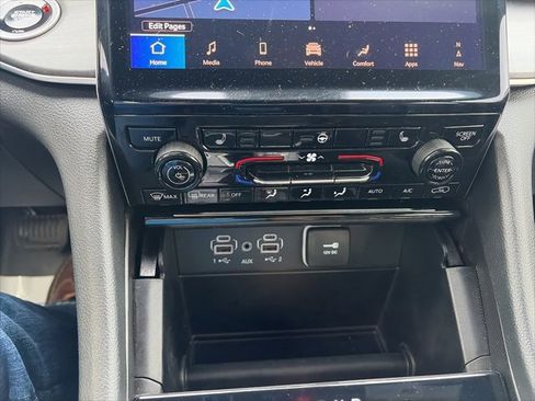 Used 2024 Jeep Grand Cherokee L Limited w/ Black Appearance Package image 23