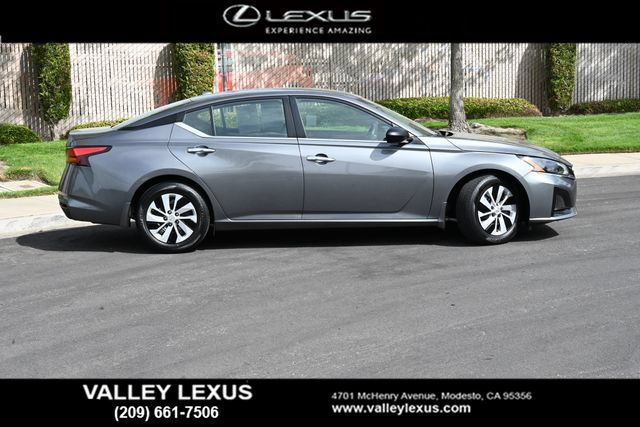Used 2025 Nissan Altima 2.5 S FWD image 3