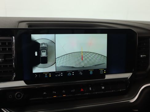 Used 2023 Chevrolet Silverado 1500 High Country w/ Technology Package image 6