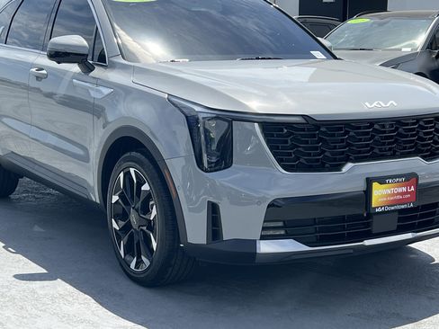 Certified 2025 Kia Sorento SX FWD image 11