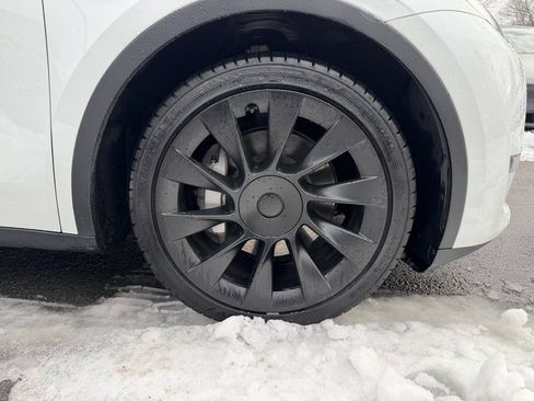Used 2024 Tesla Model Y Long Range image 13