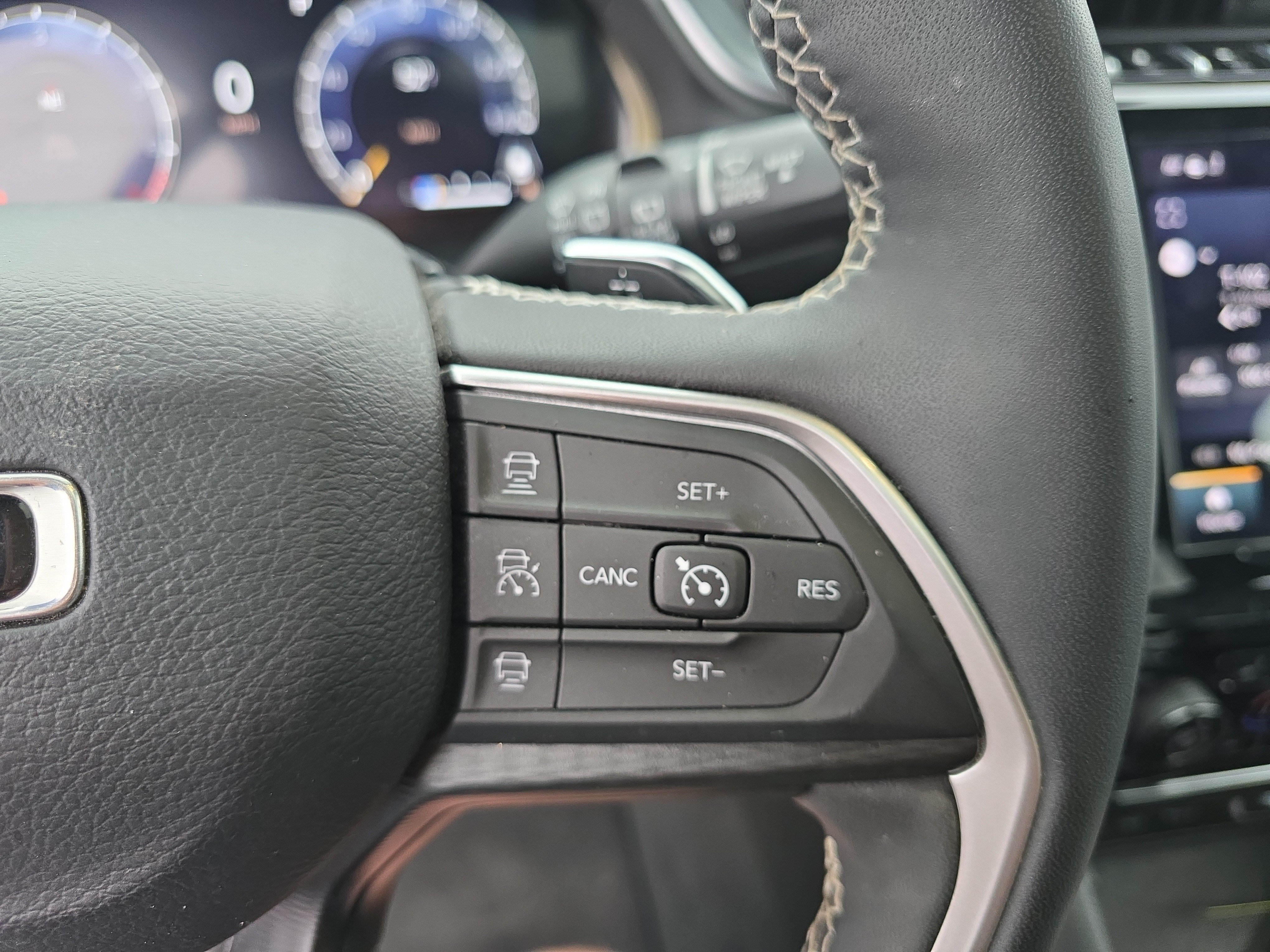Used 2023 Jeep Grand Cherokee L Altitude AWD/4WD image 23