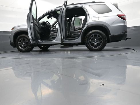 Certified 2025 Honda Pilot TrailSport image 51