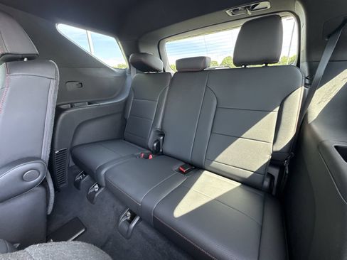 Certified 2025 Chevrolet Traverse Z71 w/ Driver Confidence Package AWD/4WD image 24