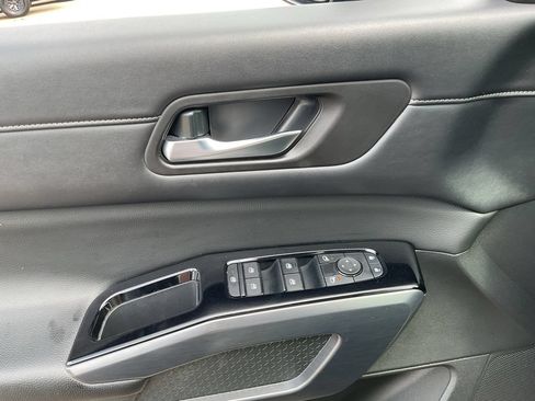 Used 2023 Nissan Pathfinder SL w/ SL Premium Package FWD image 30