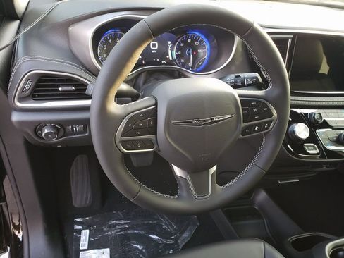 New 2026 Chrysler Pacifica Select image 15