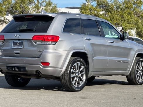 Used 2017 Jeep Grand Cherokee Overland image 2