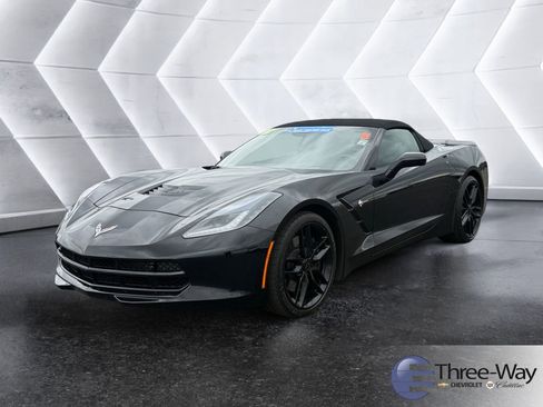 Used 2017 Chevrolet Corvette Stingray Convertible RWD image 1