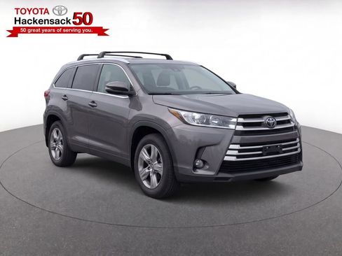 Used 2018 Toyota Highlander Limited AWD/4WD image 2