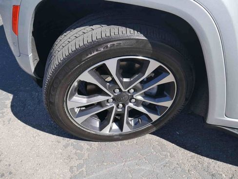 Certified 2023 Jeep Grand Cherokee L Overland image 11