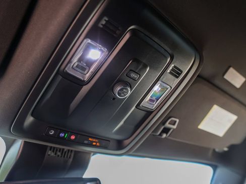 Used 2025 Chevrolet Tahoe Z71 AWD/4WD image 23