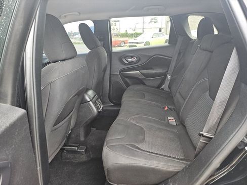 Used 2020 Jeep Cherokee Latitude AWD/4WD image 8