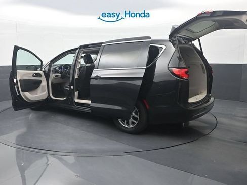 Used 2023 Chrysler Pacifica Touring-L FWD image 39