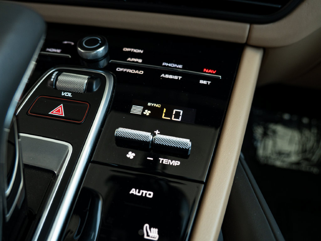Certified 2021 Porsche Cayenne AWD/4WD image 12