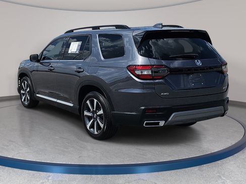 Used 2025 Honda Pilot Touring image 7