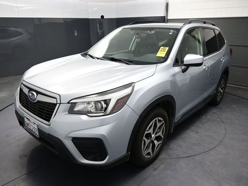 Used 2019 Subaru Forester Premium w/ All-Weather Package AWD/4WD image 4