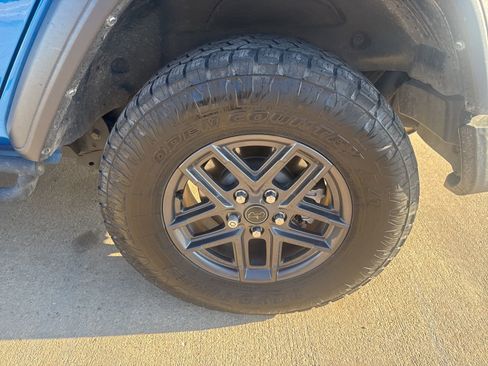 Used 2024 Jeep Wrangler Sport S image 12