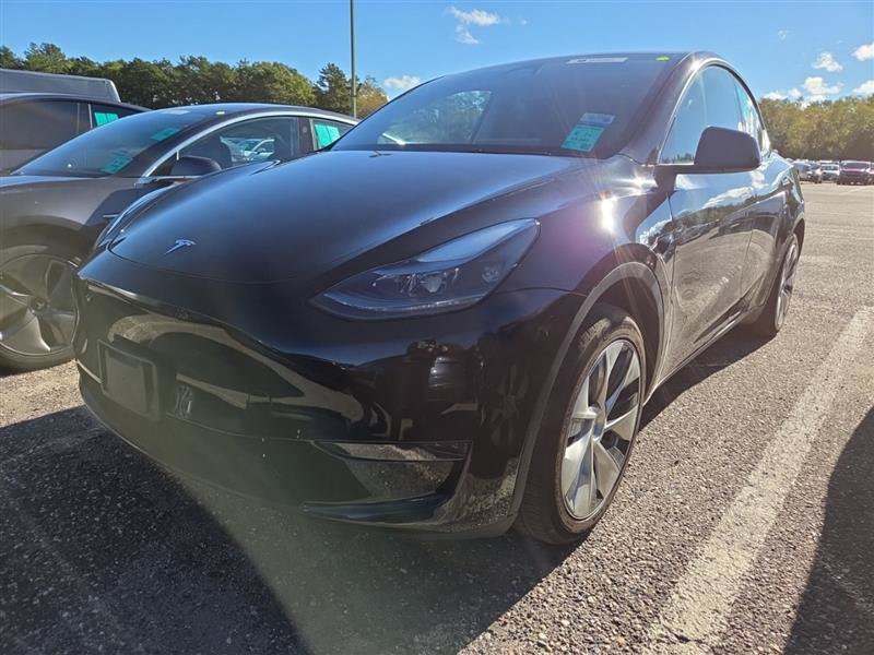 Used 2024 Tesla Model Y 2WD image 3