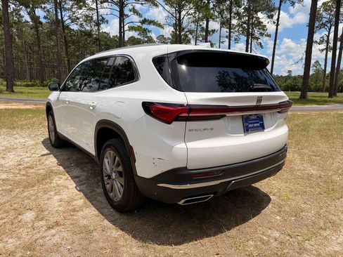 Used 2026 Buick Enclave Preferred FWD image 3