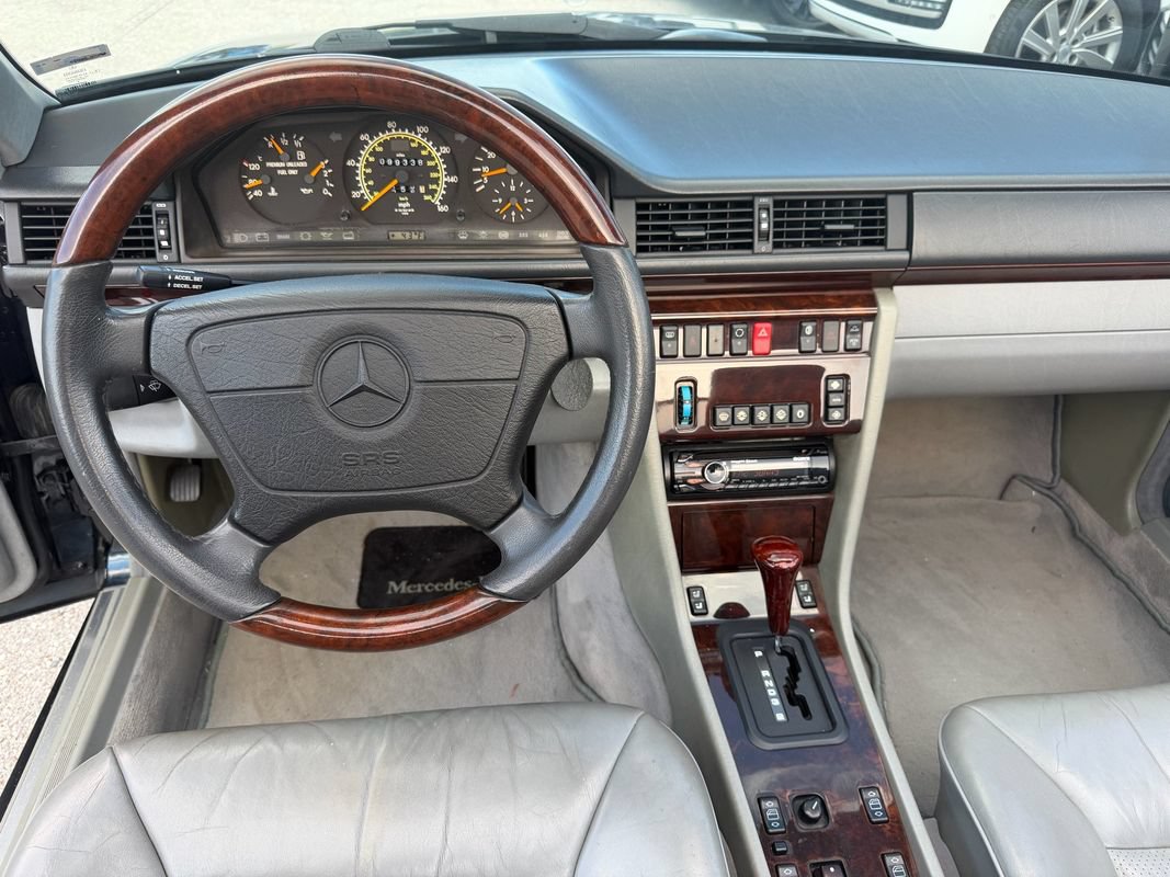 Used 1995 Mercedes-Benz E 320 Convertible image 6