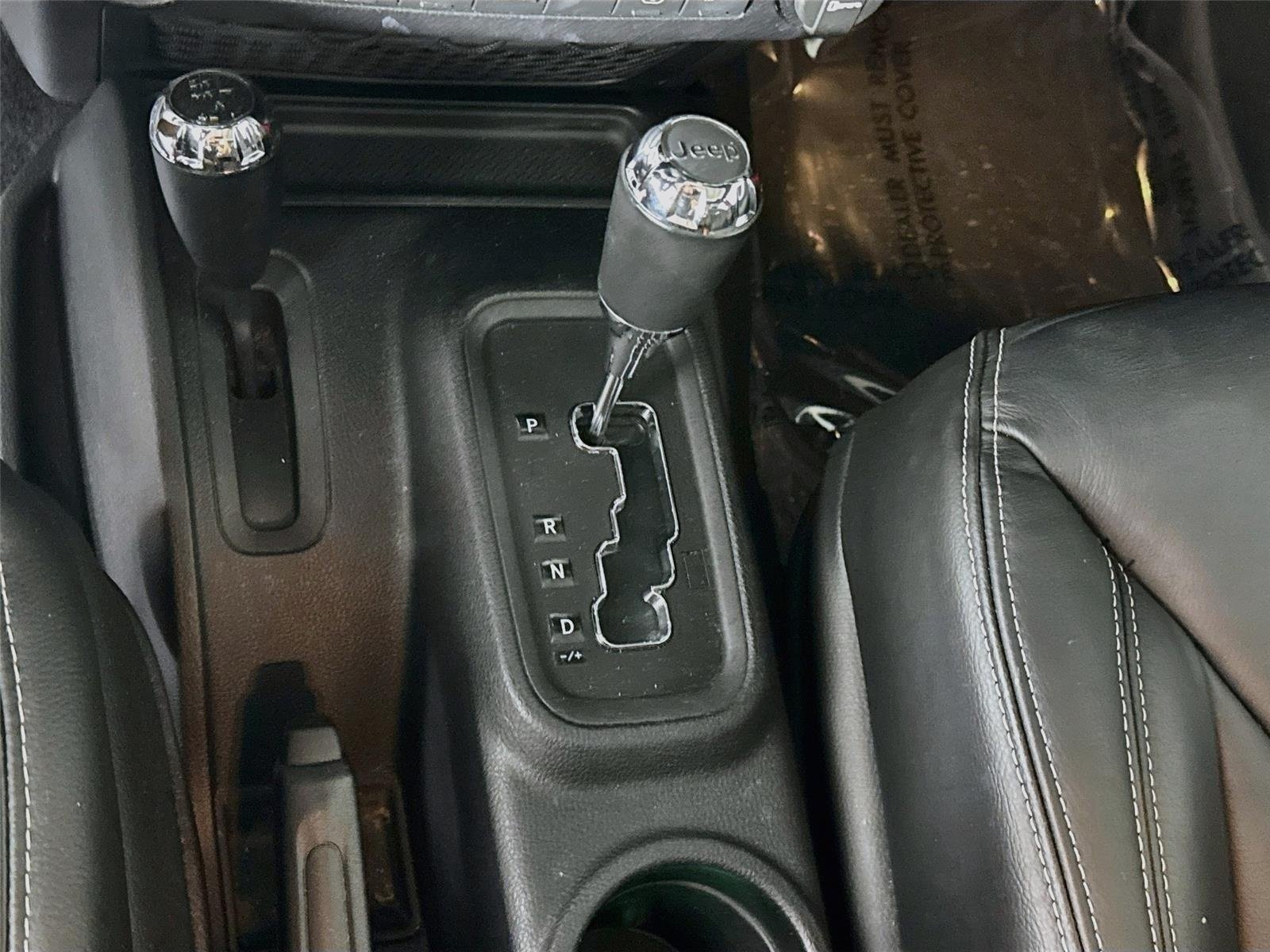 Used 2015 Jeep Wrangler Unlimited Rubicon AWD/4WD image 17