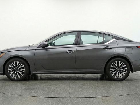 Used 2025 Nissan Altima 2.5 SV image 5