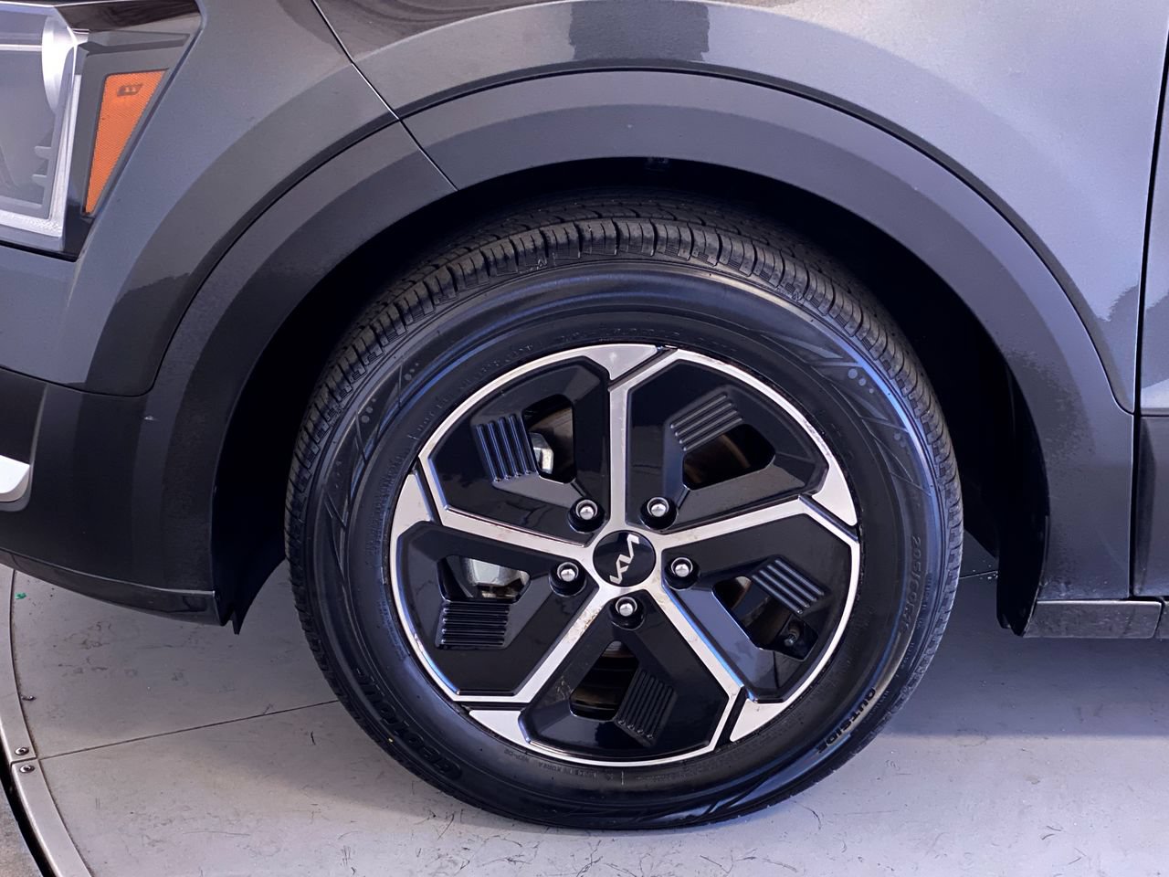 Certified 2025 Kia Niro LX FWD image 12