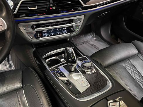 Used 2018 BMW 750i RWD image 45